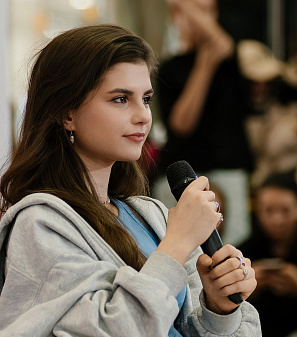 10 октября – Фан-встреча с Полиной Денисовой