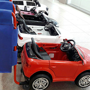 Прокат детских машинок с тележками 