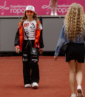 11 апреля – Модный показ